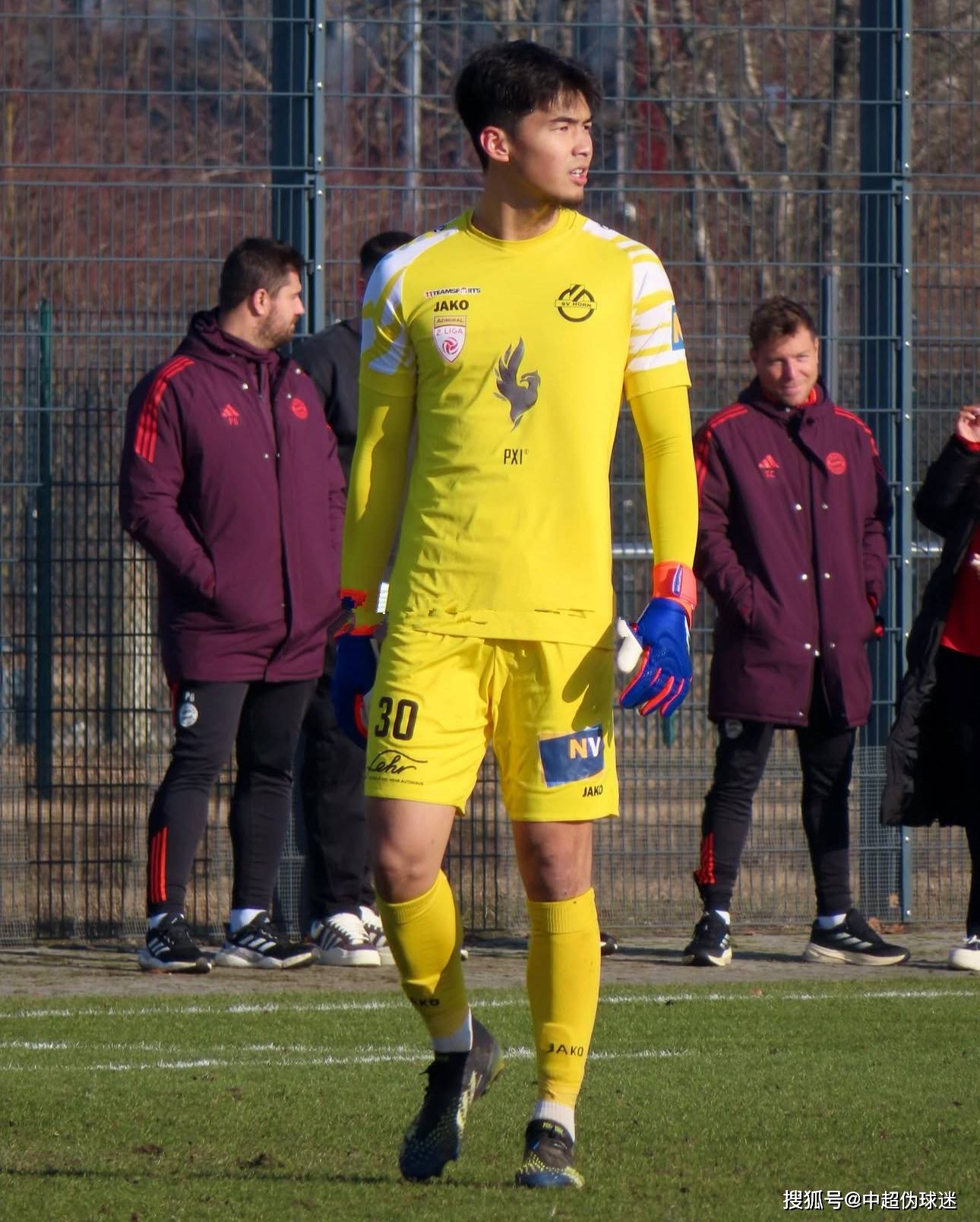 虽然她的职 虽然她的职